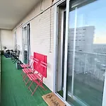 Une Chambre Dans Une Appartement Vue Sur Le Port Bastia